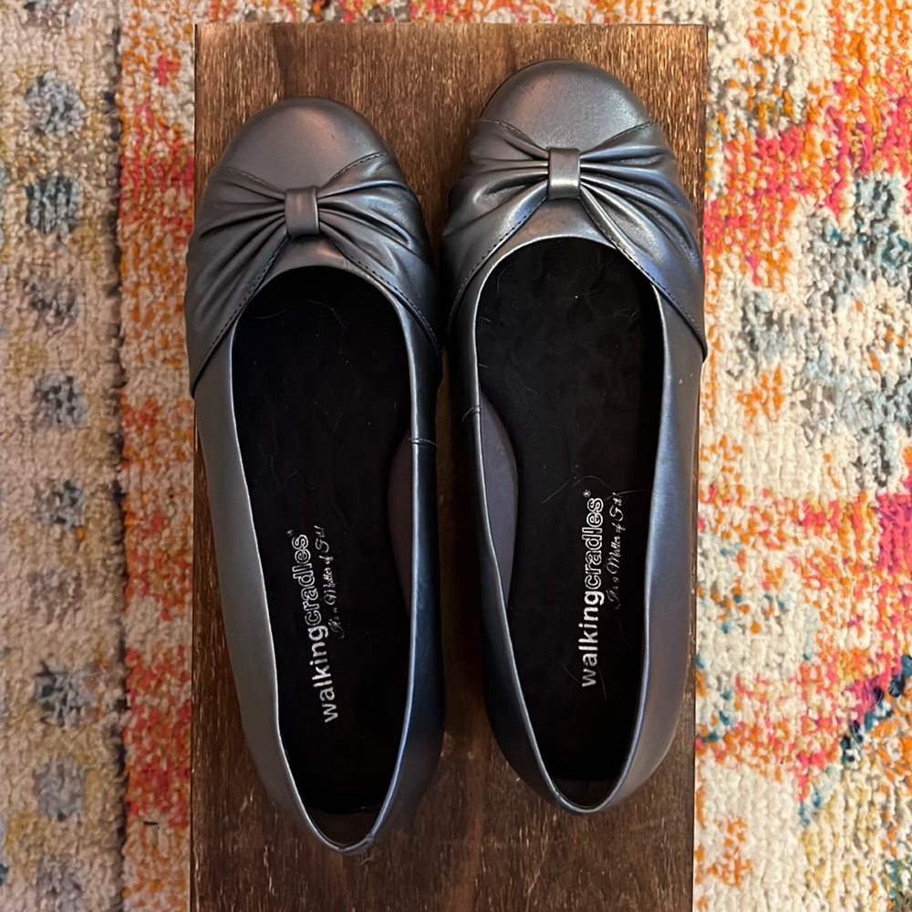 Like-New Walking Cradles “Fall” Pewter Flats (7.5 wide)